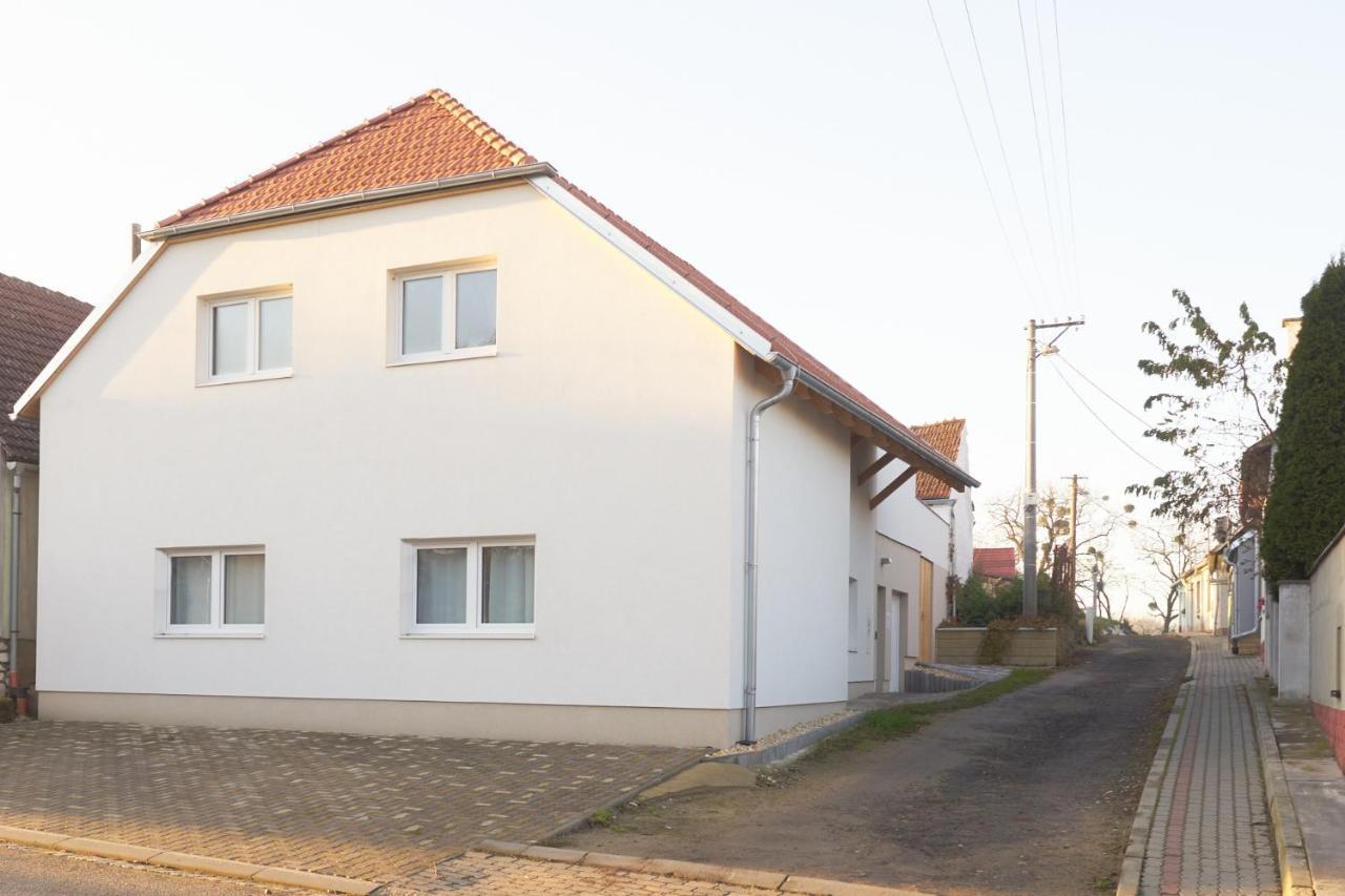 Apartmany Habanska, Cely Dum Pouzdrany Exterior photo